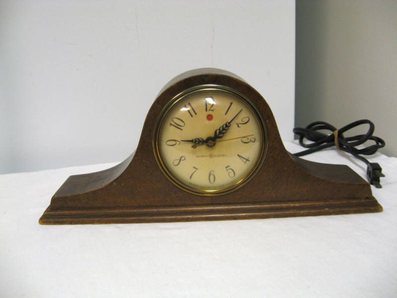 Older GENERAL ELECTRIC Wood Mantel Clock #31106  