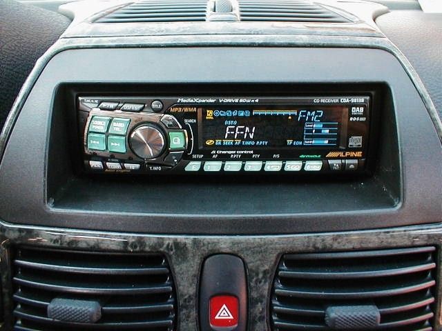 ALPINE CDA 9811 COMPETITION CAR CD/IPOD STEREO RECEIVER  